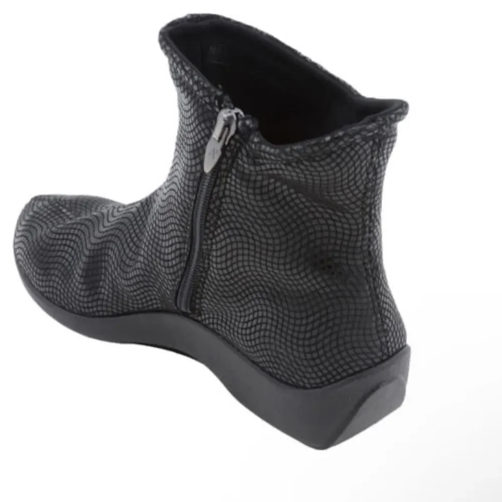 ARCOPEDICO Women’s Croc Shoes in the Size 41/9.5-10 US Size in Black Color - Picture 10 of 16
